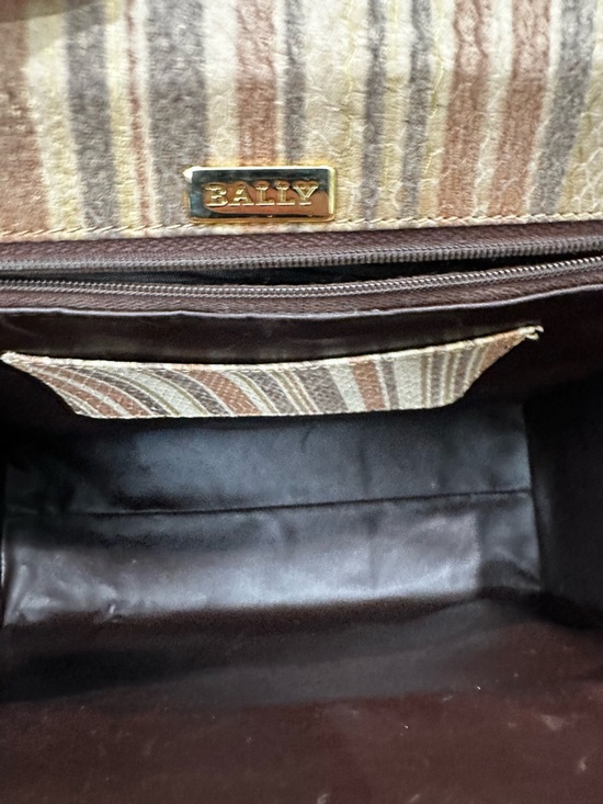 Vintage 1970s Bally Leather Lined Embossed Leather Tote - Picture 14 of 15